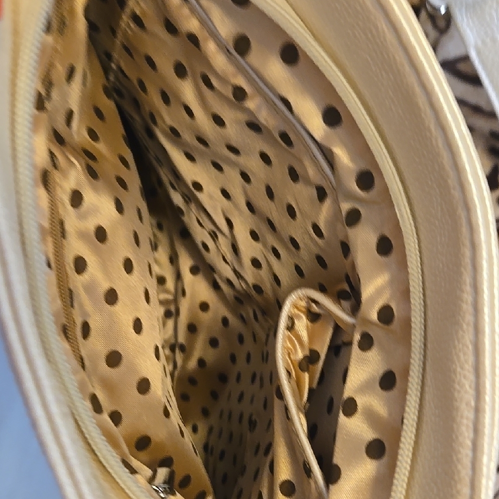 Elegant Beige and Cream Women's Shoulder Bag - Picture 3 of 3